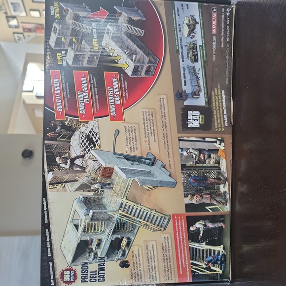 The walking dead prison catwalk 14559. - Picture 2 of 3